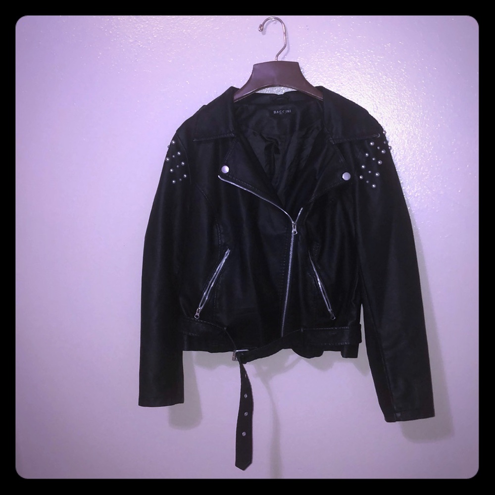 Pearl shoulder black leather jacket